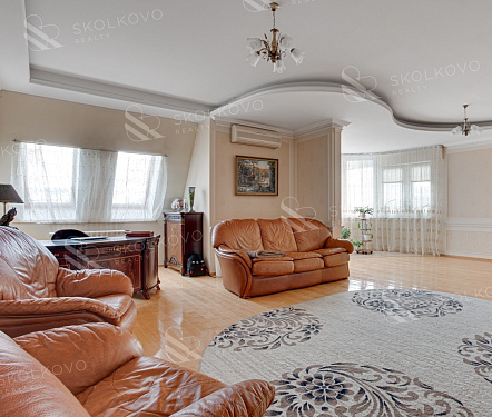 5-и комнатная квартира площадью 243,7 кв.м.