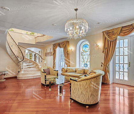 14-и комнатный дом площадью 750 кв.м.