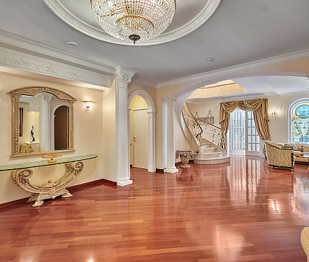 дом площадью 750 кв.м.