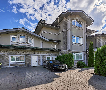 12-и комнатный дом площадью 750 кв.м.