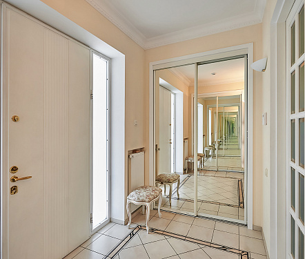 дом площадью 750 кв.м.