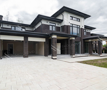 8-и комнатный дом площадью 540 кв.м.