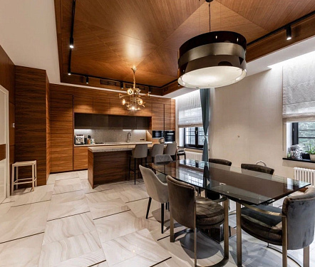 9-и комнатный дом площадью 750 кв.м.