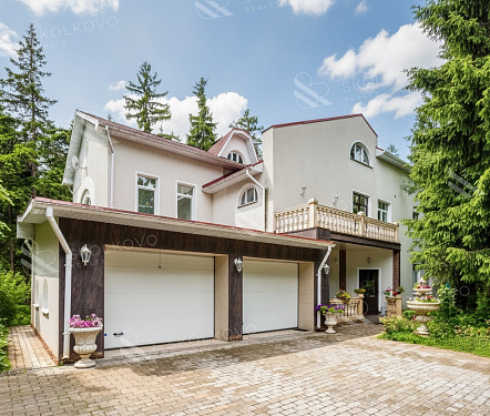 8-и комнатный дом площадью 860 кв.м.