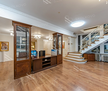 5-и комнатная квартира площадью 364 кв.м.