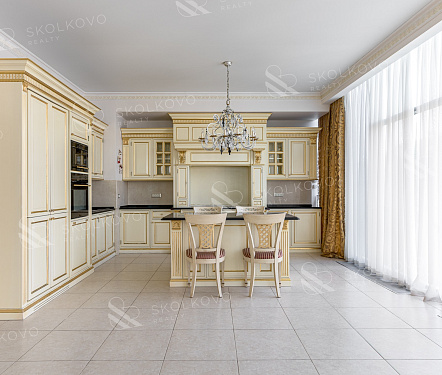 6-и комнатная квартира площадью 303 кв.м.