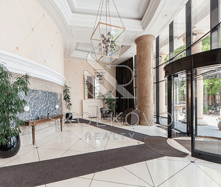 Дом на Смоленской Набережной