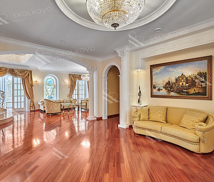 14-и комнатный дом площадью 750 кв.м.