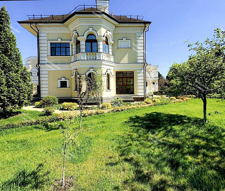 21-и комнатный дом площадью 1300 кв.м.