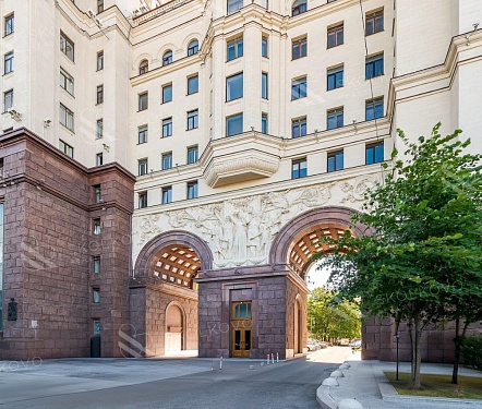  свободного назначения площадью 740 кв.м.