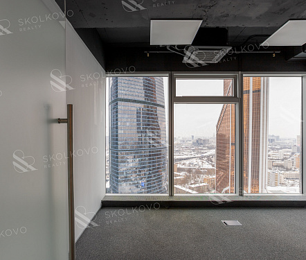  офис площадью 181,6 кв.м.