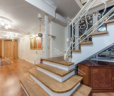 5-и комнатная квартира площадью 364 кв.м.