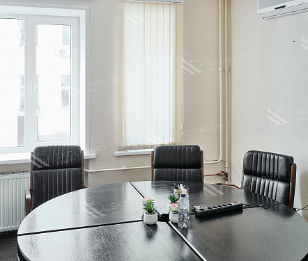  офис площадью 174,7 кв.м.