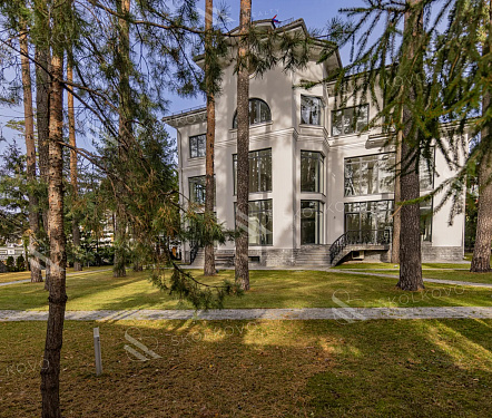 14-и комнатный дом площадью 1074 кв.м.