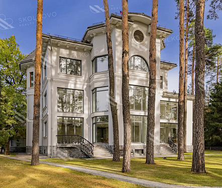 14-и комнатный дом площадью 1074 кв.м.