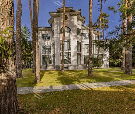 14-и комнатный дом площадью 1074 кв.м.