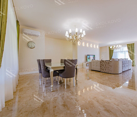 7-и комнатный дом площадью 328 кв.м.