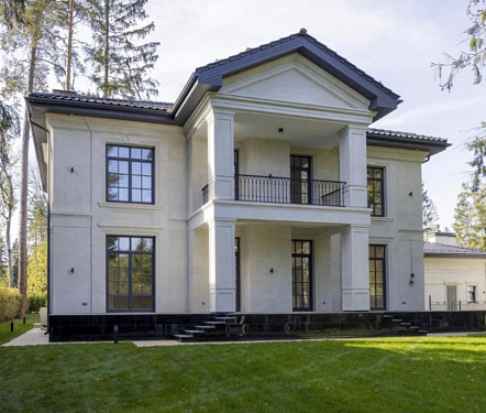 дом площадью 460 кв.м.