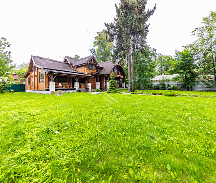 5-и комнатный дом площадью 385 кв.м.