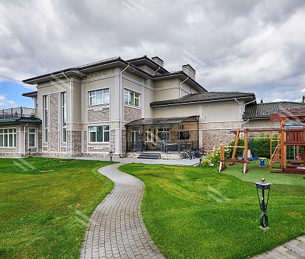 12-и комнатный дом площадью 750 кв.м.