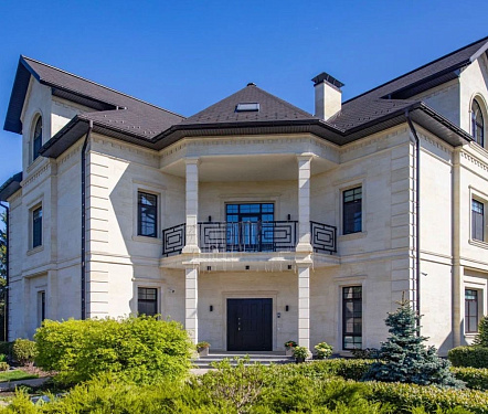 9-и комнатный дом площадью 750 кв.м.