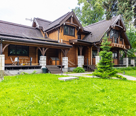 5-и комнатный дом площадью 385 кв.м.