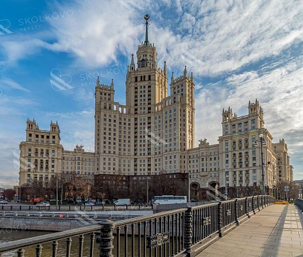  свободного назначения площадью 740 кв.м.