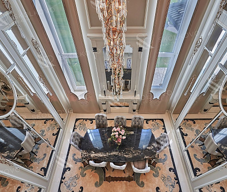 12-и комнатный дом площадью 750 кв.м.