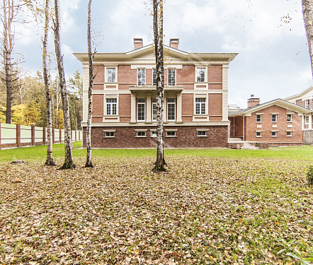 25-и комнатный дом площадью 1100 кв.м.